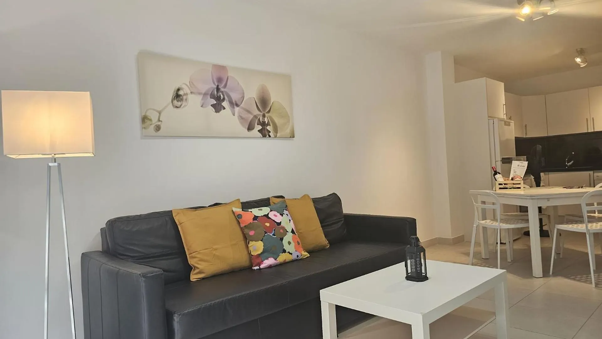 Hortensia Suites Apartments ,Los Cristianos contacts